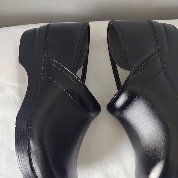 DANSKO (WOMEN'S) BLACK LEATHER CLOG SIZE 40 EU - Picture 5 of 9
